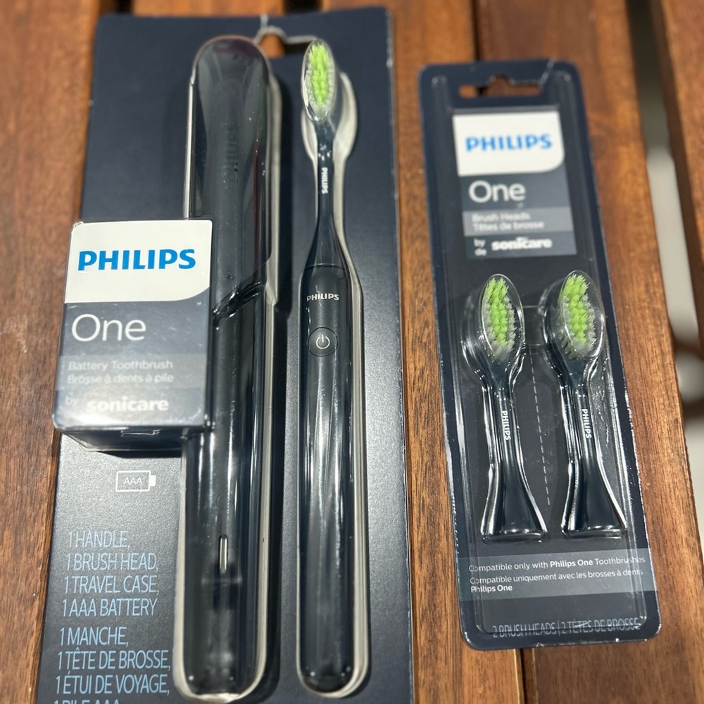 Philips One Battery Toothbrush with Replacement Heads